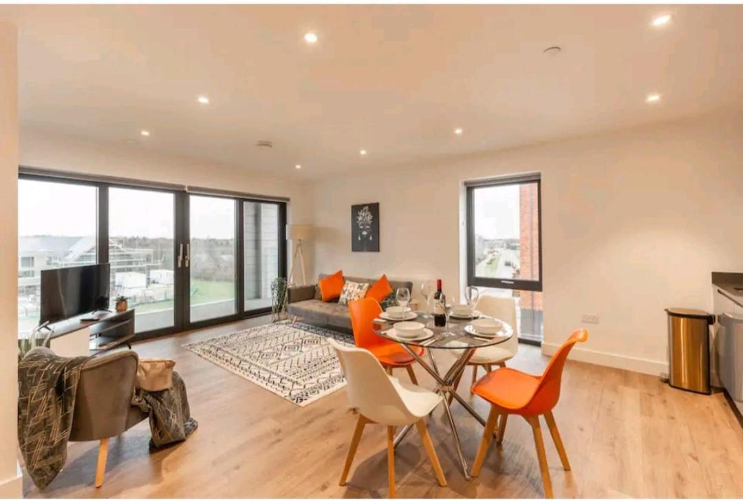 Spacious Balcony View Apt Near Nec Bhx Free Parking Sleeps 4 Hockley Heath Exterior photo