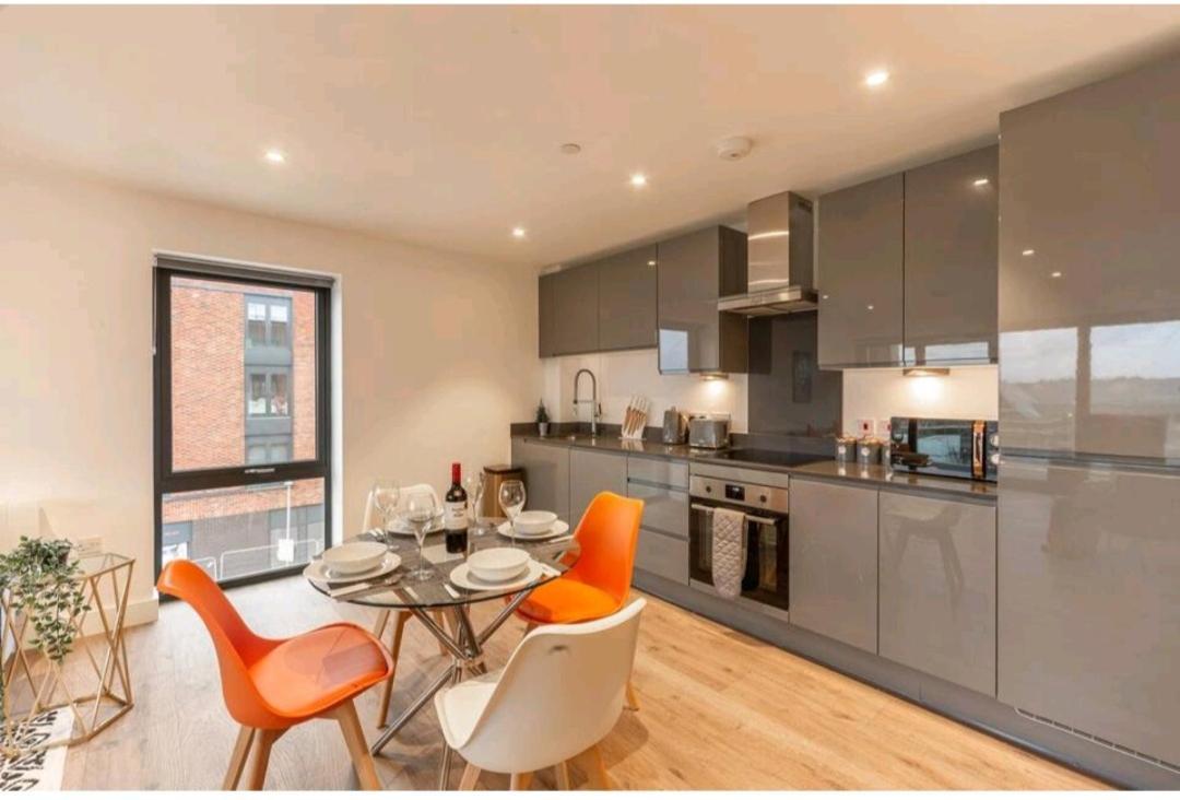 Spacious Balcony View Apt Near Nec Bhx Free Parking Sleeps 4 Hockley Heath Exterior photo